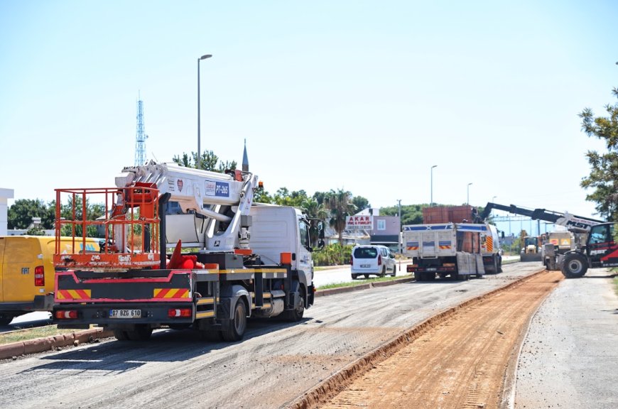 Antalya'da 5,5 kilometrelik bulvarda asfalt seferberliği başladı