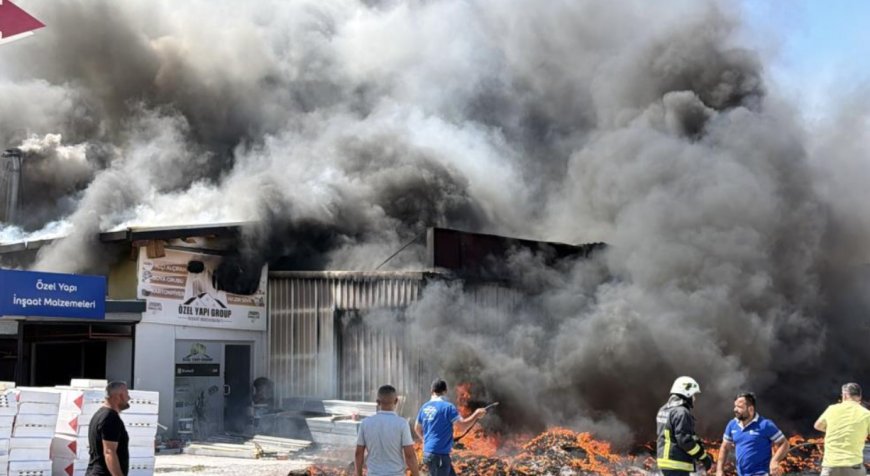 Antalya'nın Gazipaşa ilçesinde korkutan depo yangını