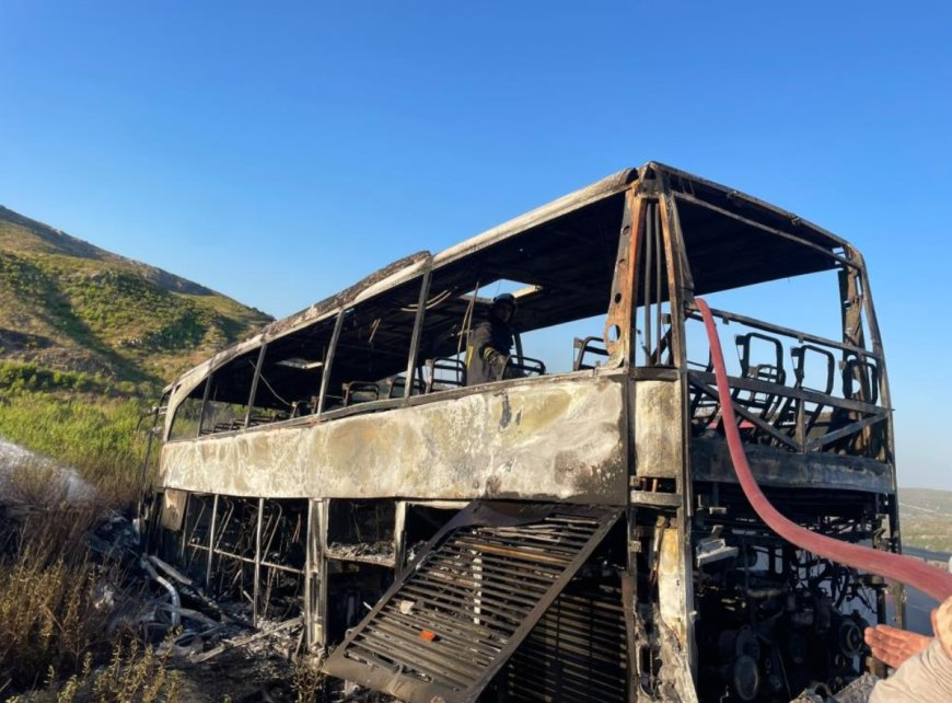 Antalya'da Yolcu Otobüsü Alev Alev Yandı! 30 Yolcu Son Anda Kurtarıldı