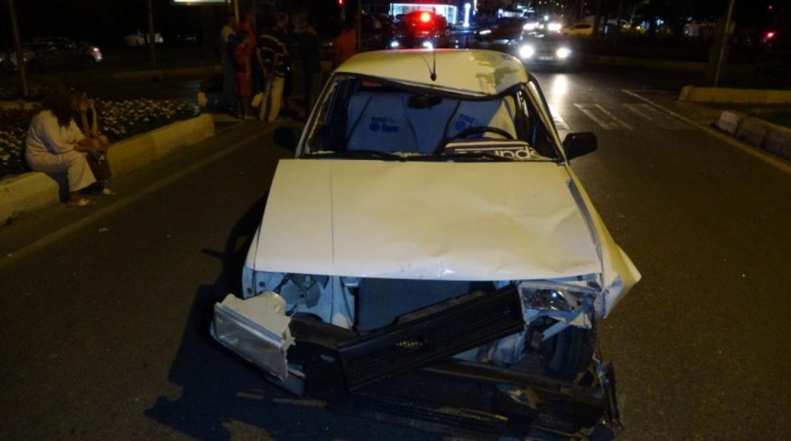Manavgat'ta Feci Kaza: Otomobil Hurdaya Döndü, Motosikletli Ağır Yaralandı