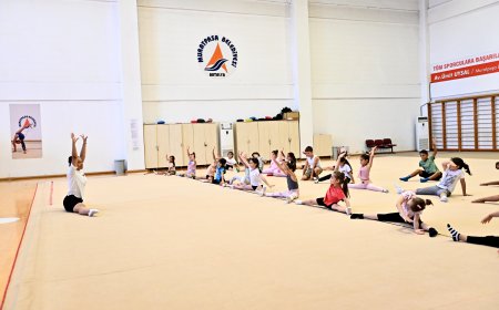 Muratpaşa’da Minikler Cimnastikle Büyüyor! Yaz Spor Okullarında Ücretsiz Eğitimler Sürüyor