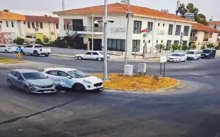 Manavgat’ta Kavşakta Feci Çarpışma: 1 Kişi Yaralandı, Kaza Kamerada