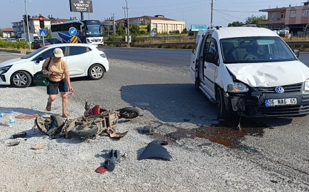 Manavgat’ta Feci Kaza Kamerada! Elektrikli Bisikletteki 2 Kişi Yola Savruldu