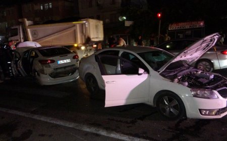 Manavgat’ta D-400 Karayolunda Kaza: 2 Kişi Yaralandı, Trafik Tek Şeride Düştü