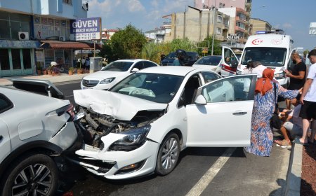 Serik’te zincirleme kaza: 5 araç birbirine girdi, 6 kişi yaralandı
