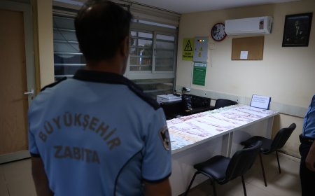 Antalya’da Dilencilik Denetimi: Üzerinden 17 Bin 180 TL Çıktı