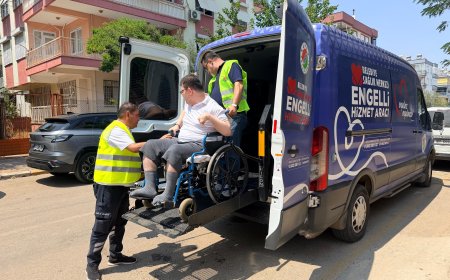 Kepez’de Engelleri Aşan Hizmet: Vatandaşlar Sağlık Merkezine Ulaştırılıyor