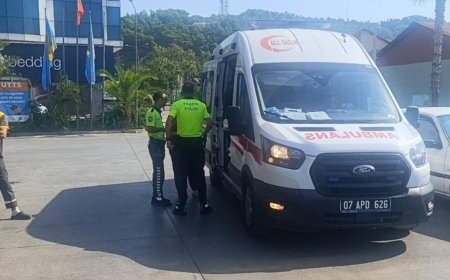 Manavgat’ta Motosiklet Devrildi: 2 Yaralı