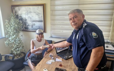 Serik’te Zabıta Ekipleri Yüklü Miktardaki Para Dolu Çantayı Sahibine Teslim Etti.