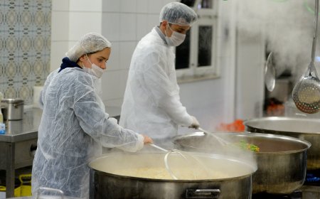 Muratpaşa’da İhtiyaç Sahiplerine Her Gün Sıcak Yemek Desteği