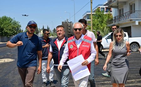 Kepez’de Altınova’nın 4 Mahallesini Birbirine Bağlayan Yola Sıcak Asfalt