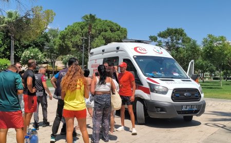 Antalya’da denizde boğulma tehlikesi geçiren genç hastaneye kaldırıldı