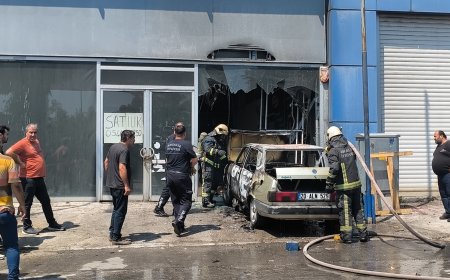 Kepez’de Park Halindeki Otomobil Alevlere Teslim Oldu