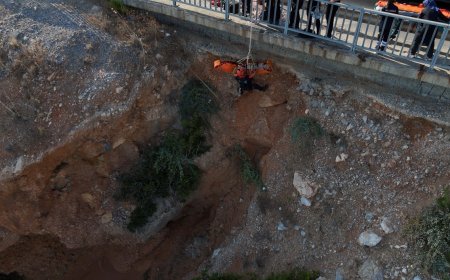 Alanya’da Kayalıklarda Mahsur Kalan Vatandaş 2 Saatlik Operasyonla Kurtarıldı
