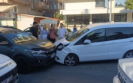 Manavgat’ta Hafif Ticari Araç Karşı Şeride Geçti: 3 Araç Hasar Gördü