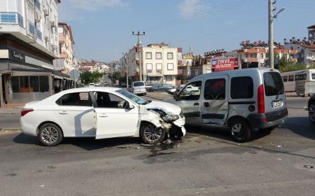 Manavgat’ta U Dönüşü Kazası Kamerada: 1 Yaralı