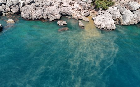 Antalya’da Denizi Atık Su Kapladı: Eski Lara Sahili’nde Renk Değişti, Kötü Koku Oluştu