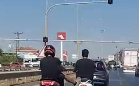 Manavgat’ta D-400’ün Ortasında Tehlikeli Motosiklet Yolculuğu Kamerada