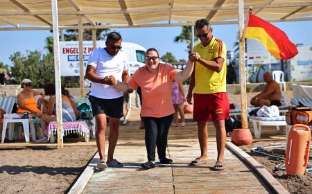 Antalya’da Engelsiz Plajlara Büyük İlgi: 45 Bin Vatandaş Denize Ulaştı