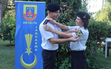 Antalya’da Jandarma Çiftten Çifte Mutluluk: Aynı Gün Rütbe Aldılar