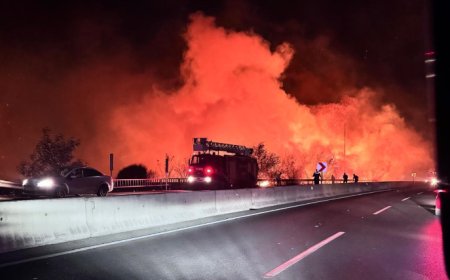 Antalya Balıkçı Barınağı’nda Yangın: 20’nin Üzerinde Tekne Küle Döndü