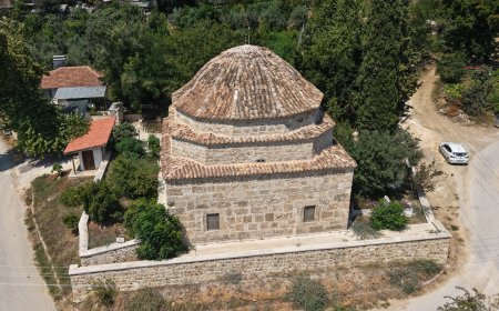 Antalya’da 200 Yıllık Cami Tarihe Işık Tutuyor: Duvarlarında Roma Dönemine Ait Taşlar Var