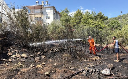 Gazipaşa’da Seraların Arasında Yangın: Helikopter Pilotunun Dikkati Felaketi Önledi