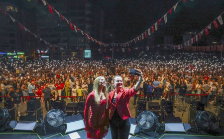 Antalya’da 30 Ağustos Coşkusu: Binlerce Kişi Derya Uluğ Konserinde Buluştu