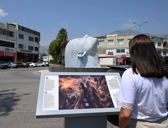 Kemer'in yeni simgesi Henna Heykeli ziyaretçilerini ağırlıyor: Mitolojik aşk hikayesi turizme kazandırıldı