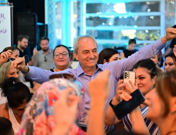 Kepez’de Kadınlar Matinesi Coşkusu: Başkan Kocagöz Kadınlarla Buluştu