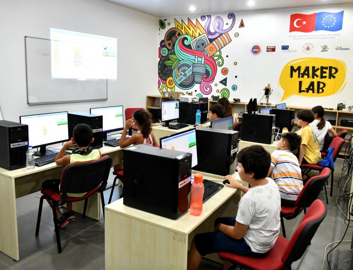 Muratpaşa’da Çocuklara Robotik Kodlama Eğitimi: Başvurular Başladı