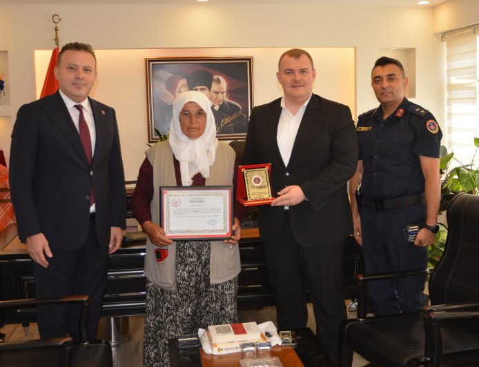 Korkuteli’nde Hayırsever Ayşe Arslan’dan Jandarma Asayiş Vakfı’na Anlamlı Bağış