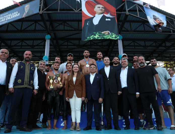 Kurtdereli Yağlı Güreşleri’nde Başpehlivan Mustafa Taş Oldu