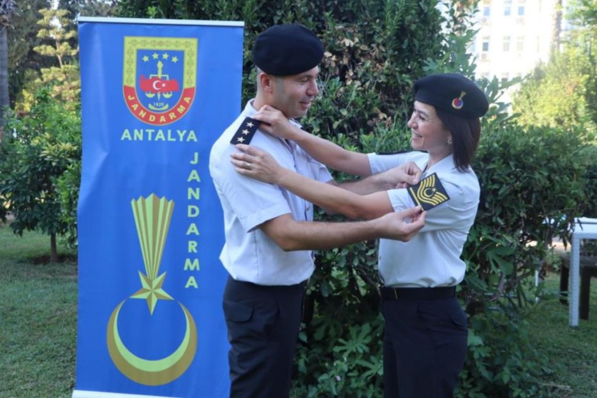 Antalya’da Jandarma Çiftten Çifte Mutluluk: Aynı Gün Rütbe Aldılar