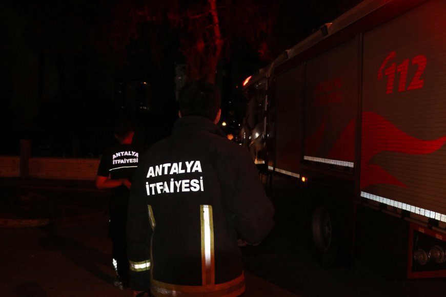 Antalya'da Apartmanda Klima Paniği! Dış Üniteden Yükselen Duman Korkuttu.