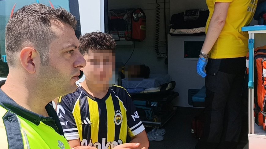 Manavgat'ta Yol Çukuru Kazaya Neden Oldu: 14 Yaşındaki Sürücü ve 7 Yaşındaki Çocuk Yaralandı