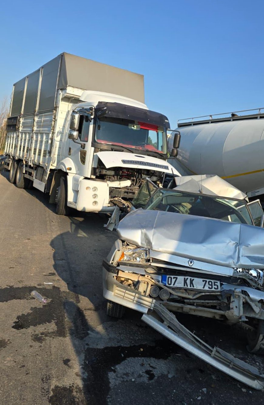 Serik'te 5 Aracın Karıştığı Zincirleme Kaza: 2 Kişi Yaralandı
