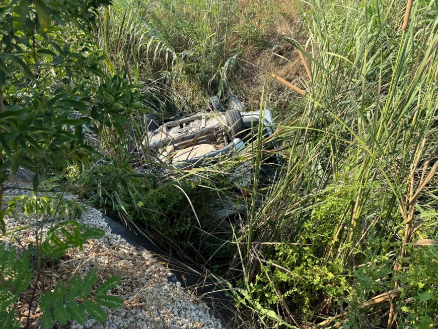 Manavgat'ta kontrolden çıkan otomobil dereye uçtu: Kaza anı kamerada