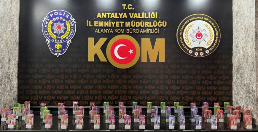Antalya'da Kaçakçılık Operasyonları: 17 Bin 800 Makaron, 569 Kaçak İçki ve Tarihi Eser Ele Geçirildi.