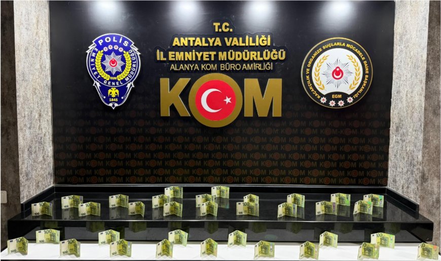 Antalya'da Kaçakçılık Operasyonları: 17 Bin 800 Makaron, 569 Kaçak İçki ve Tarihi Eser Ele Geçirildi.
