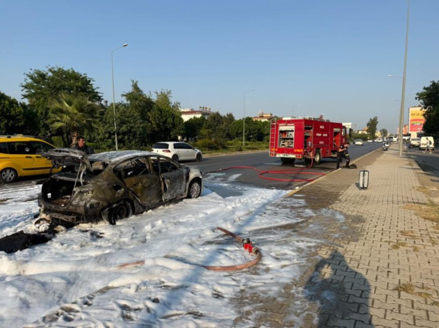 Serik'te Seyir Halindeki LPG'li Otomobil Alev Aldı: 4 Kişi Yaralandı.