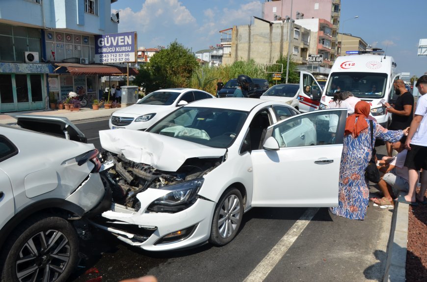 Serik’te zincirleme kaza: 5 araç birbirine girdi, 6 kişi yaralandı