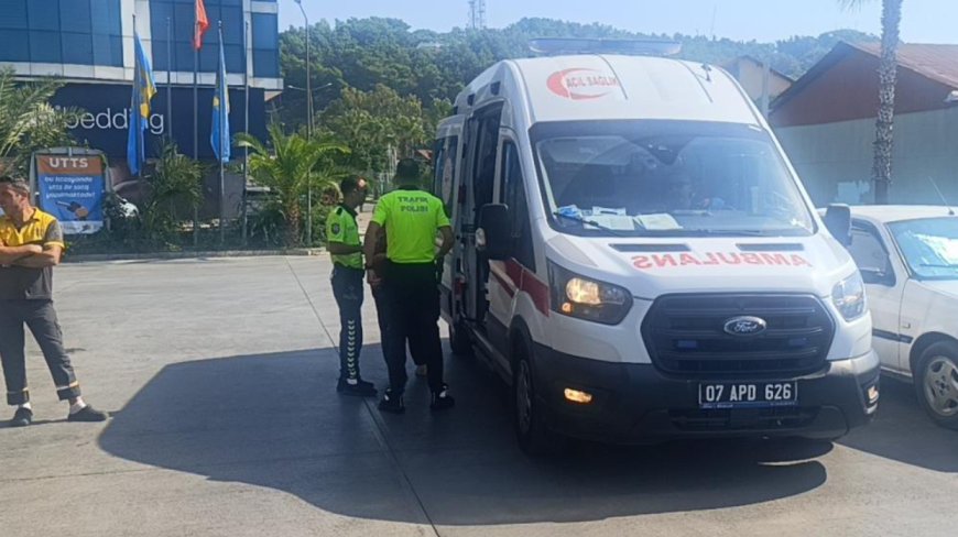 Manavgat’ta Motosiklet Devrildi: 2 Yaralı