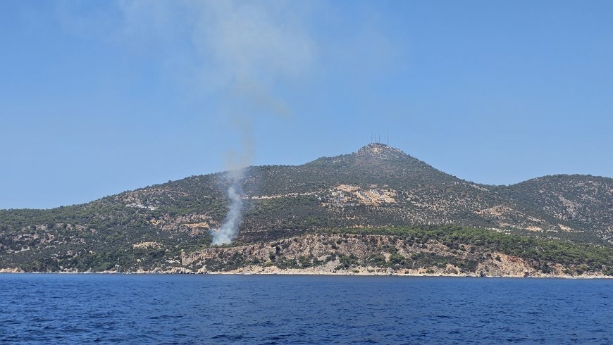 Kaş’ta Makilik Alanda Çıkan Yangın Kısa Sürede Söndürüldü