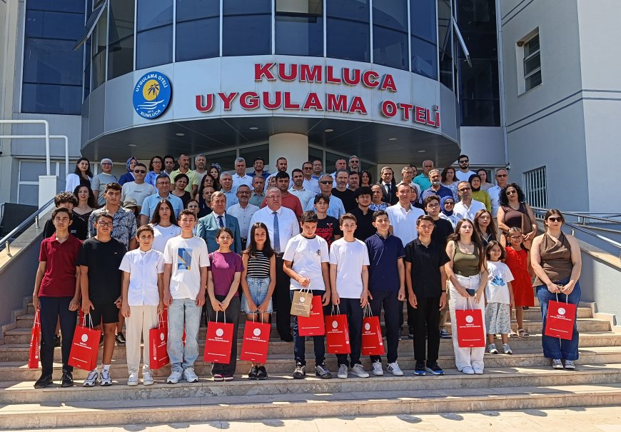 Kumluca’da LGS ve YKS’de Türkiye Derecesi Yapan Öğrenciler Ödüllendirildi