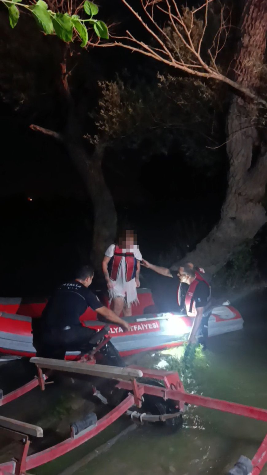 Manavgat Irmağı'nda Adacıkta Mahsur Kalan Kadın Kurtarıldı