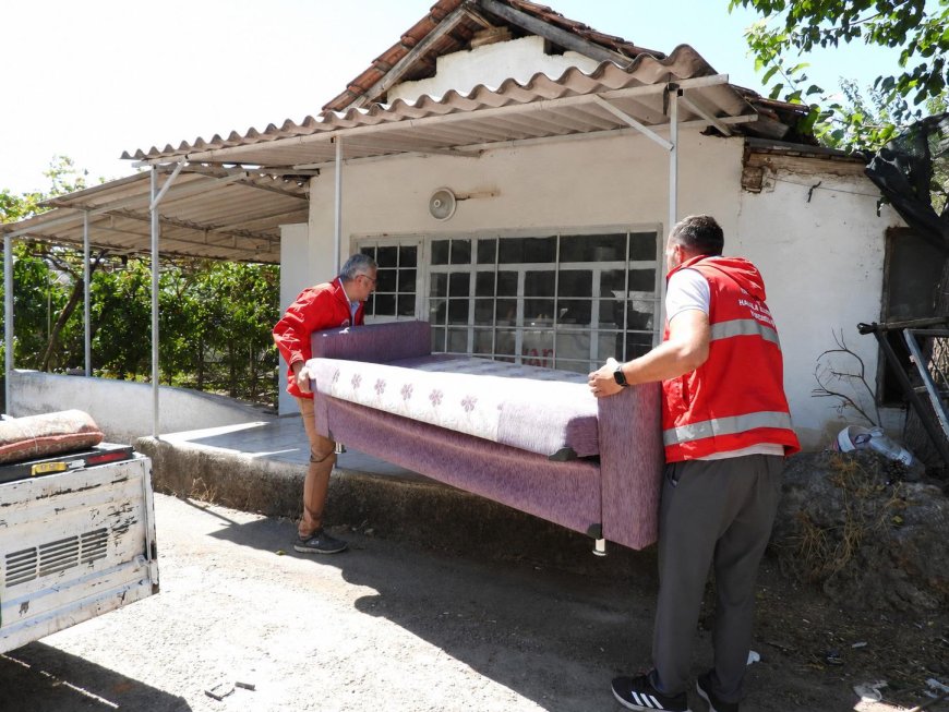 Kepez’de Çöp Ev Temizlendi, Ailenin Yaşam Alanı Yenilendi