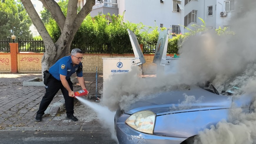 Antalya’da Seyir Halindeki Otomobil Alev Aldı: Polis ve Vatandaşlar Hortumla Müdahale Etti