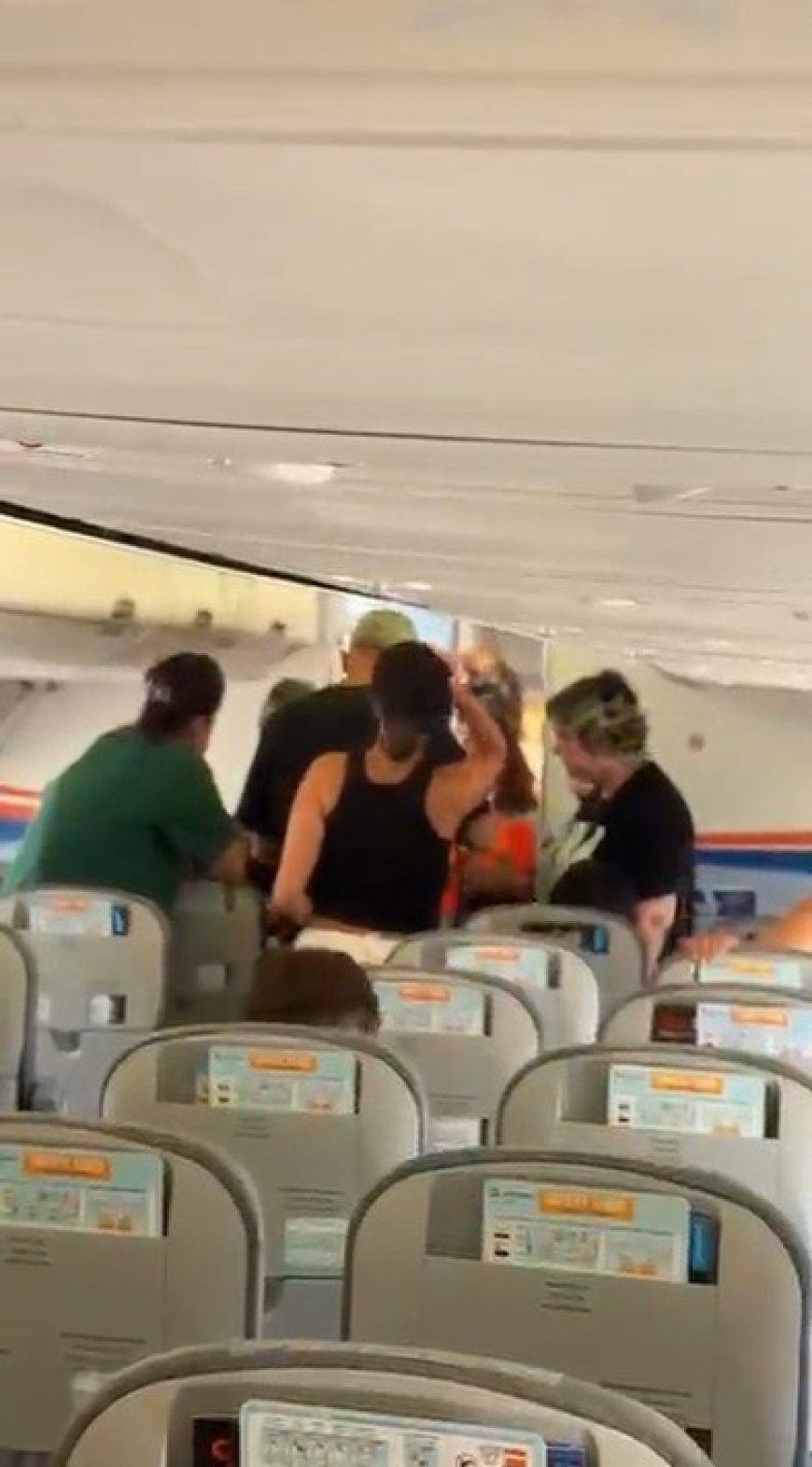 Antalya-KKTC Uçuşunda Gecikme ve Bagaj Krizi İddiası: Yolcular Mağdur Oldu