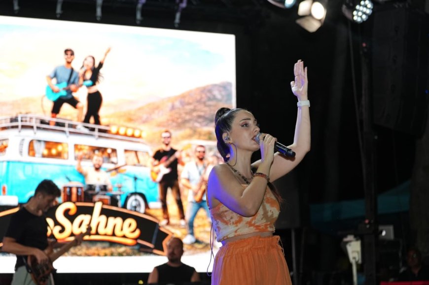 Yağmur Eğlenceye Engel Olmadı: Konyaaltı’nda HayatPark’ta Müzik Coşkusu